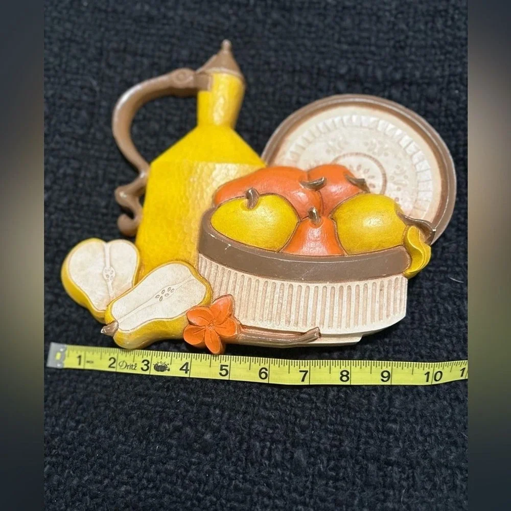 Syroco Homco 7610 Wall Hanging Plaque MCM Made in USA Vintage Fruit and kettle